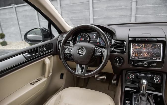 Volkswagen Touareg cena 69900 przebieg: 238000, rok produkcji 2012 z Radom małe 667